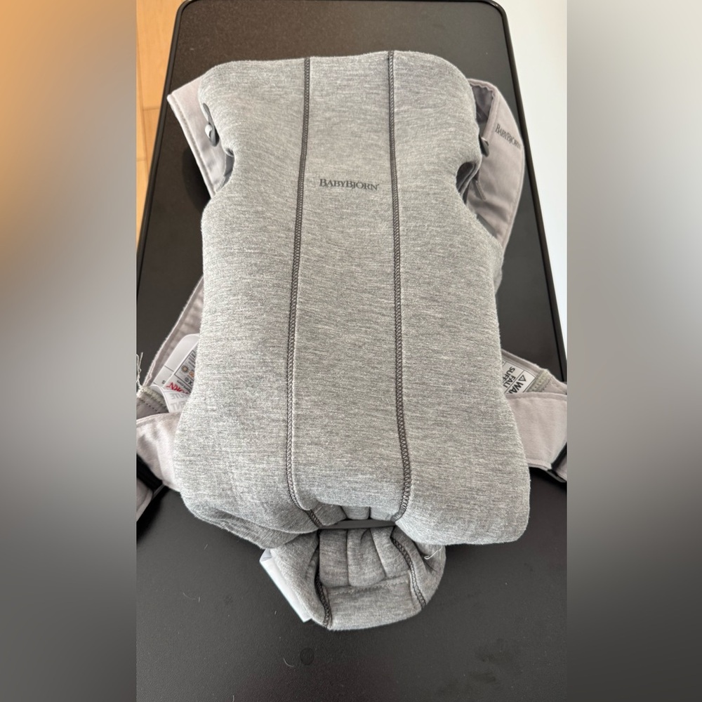 BabyBjorn Mini Carrier- Light gray